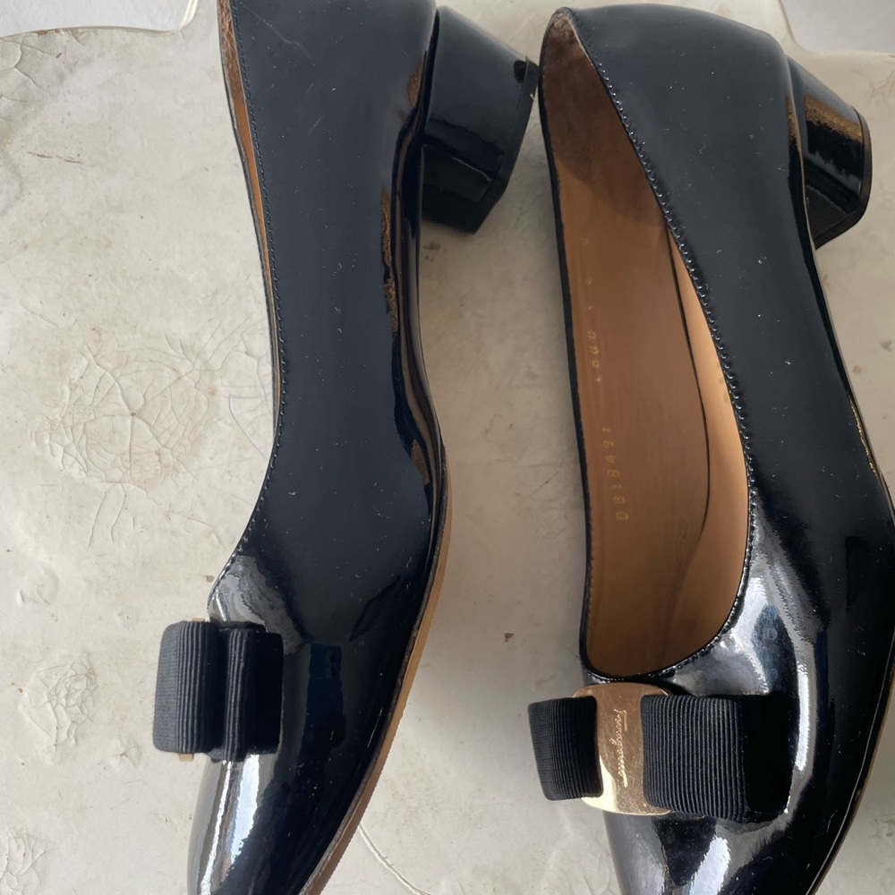 ⭐️AUTHENTIC ⭐️Salvatore Ferragamo - Picture 7 of 10